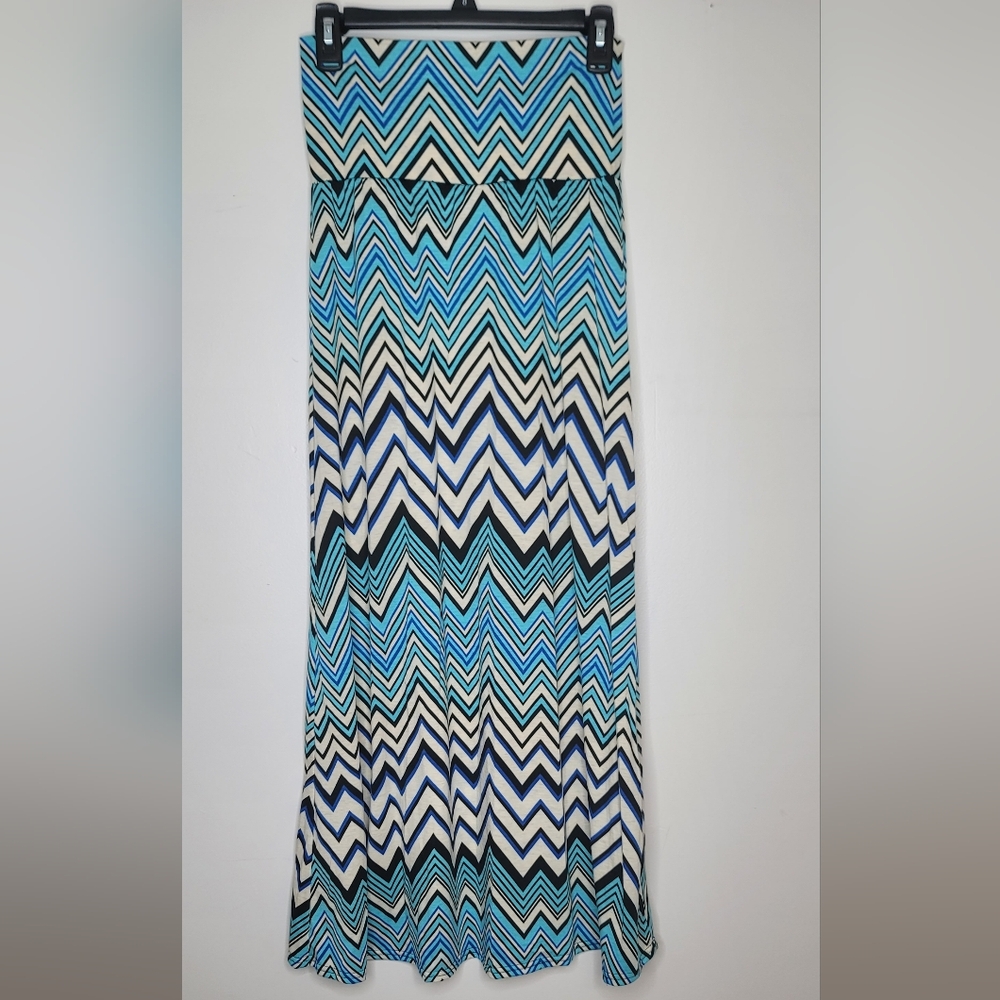 Chevron Patterned Maxi Skirt - Blue and White - Picture 5 of 7